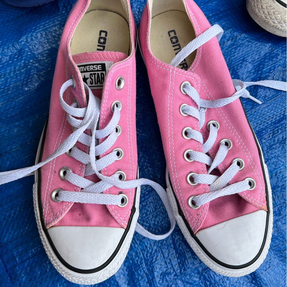 Pink converse